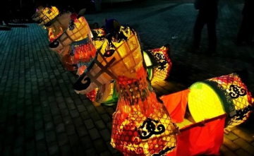 章山王马灯300年历史，落灯于南京秣陵，灯火在星夜中舞动